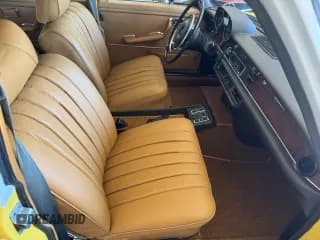 ✅ 1973 Mercedes-Benz 280 • VIN: 10806812021193 • Лот: 55901275. Опубликован ранее на Copart с пробегом 62 895 миль. Бесплатный доступ к архиву аукционных продаж из США и подробный отчёт об истории автомобиля на DreamBid. Изображение 5.