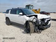 ✅ 2023 Rivian R1S Adventure • VIN: 7PDSGABA4PN026056 • Lot: 56892495. Wystawiony na Copart z przebiegiem Nie podano. Bezpłatny archiwum sprzedaży aukcyjnych z USA i szczegółowy raport historii pojazdu na DreamBid. Zdjęcie 4.