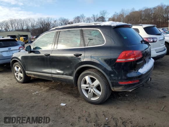 ✅ 2011 Volkswagen Touareg • VIN: WVGFG9BP6BD002654 • Lot: 83326784. Wystawiony na Copart z przebiegiem 155 548 mil. Bezpłatny archiwum sprzedaży aukcyjnych z USA i szczegółowy raport historii pojazdu na DreamBid. Zdjęcie 2.