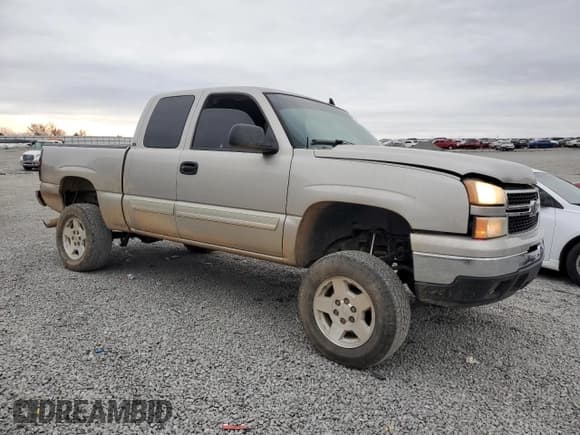 ✅ 2006 Chevrolet Silverado 1500 LT1 • VIN: 1GCEC19T26Z200883 • Лот: 49332275. Опубликован ранее на Copart с пробегом 138 120 миль. Бесплатный доступ к архиву аукционных продаж из США и подробный отчёт об истории автомобиля на DreamBid. Изображение 4.