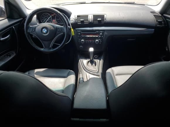 ✅ 2009 BMW 1 Series 128i • VIN: WBAUP93559VF48214 • Лот: 65910845. Опубликован ранее на Copart с пробегом 181 945 миль. Бесплатный доступ к архиву аукционных продаж из США и подробный отчёт об истории автомобиля на DreamBid. Изображение 8.