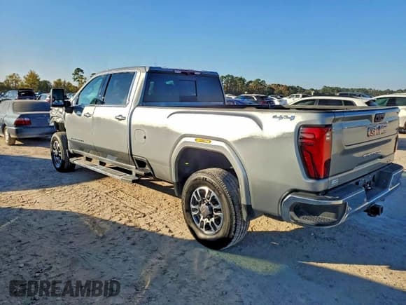 ✅ 2024 GMC Sierra 3500HD SLT • VIN: 1GT49UEYXRF257660 • Lot: 96170865. Wystawiony na Copart z przebiegiem 22 336 mil. Bezpłatny archiwum sprzedaży aukcyjnych z USA i szczegółowy raport historii pojazdu na DreamBid. Zdjęcie 2.