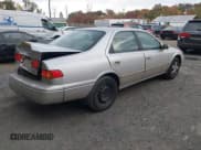 ✅ 2000 Toyota Camry CE • VIN: 4T1BG22K8YU633005 • Lot: 43546185. Wystawiony na IAAI z przebiegiem 240 688 mil. Bezpłatny archiwum sprzedaży aukcyjnych z USA i szczegółowy raport historii pojazdu na DreamBid. Zdjęcie 4.