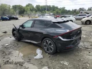 ✅ 2022 Kia EV6 Wind • VIN: KNDC34LA2N5041725 • Lot: 60788693. Wystawiony na Copart z przebiegiem 16 103 mil. Bezpłatny archiwum sprzedaży aukcyjnych z USA i szczegółowy raport historii pojazdu na DreamBid. Zdjęcie 2.