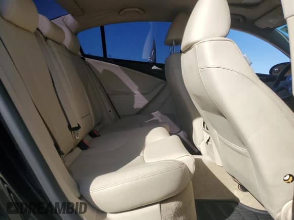 ✅ 2010 Volkswagen Passat Komfort • VIN: WVWJK7AN1AE068796 • Лот: 82408025. Опубликован ранее на Copart с пробегом 175 681 миль. Бесплатный доступ к архиву аукционных продаж из США и подробный отчёт об истории автомобиля на DreamBid. Изображение 10.