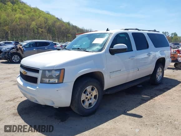 2014 Chevrolet Suburban LT z VIN 1GNSKJE70ER202460, wystawiony jako IAAI lot #42090452 z przebiegiem 181 450 mil mil oraz . Historia ofert i sprzedaży dostępna na DreamBid. Obrazek 2.