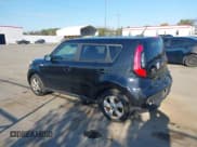 ✅ 2017 Kia Soul • VIN: KNDJN2A25H7457844 • Lot: 43505180. Wystawiony na IAAI z przebiegiem 80 397 mil. Bezpłatny archiwum sprzedaży aukcyjnych z USA i szczegółowy raport historii pojazdu na DreamBid. Zdjęcie 3.