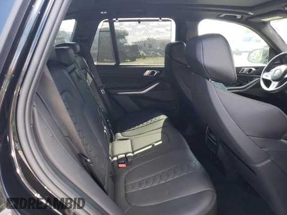 ✅ 2022 BMW X5 M • VIN: 5YMJU0C09N9K23281 • Lot: 70978304. Wystawiony na Copart z przebiegiem 16 293 mil. Bezpłatny archiwum sprzedaży aukcyjnych z USA i szczegółowy raport historii pojazdu na DreamBid. Zdjęcie 10.