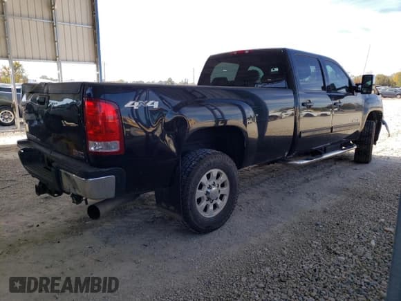 ✅ 2013 GMC Sierra 2500HD SLT • VIN: 1GT121C84DF181533 • Lot: 91255475. Listed on Copart with 177,787 mi. Free auction sales archive from the USA and detailed vehicle history report at DreamBid. Image 3.