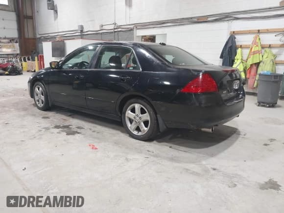 ✅ 2007 Honda Accord EX-L • VIN: 1HGCM65807A019396 • Lot: 42335720. Wystawiony na IAAI z przebiegiem 177 361 mil. Bezpłatny archiwum sprzedaży aukcyjnych z USA i szczegółowy raport historii pojazdu na DreamBid. Zdjęcie 3.