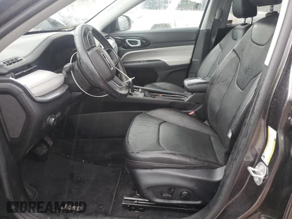 ✅ 2022 Jeep Compass (RED) Edition • VIN: 3C4NJDCB8NT188221 • Lot: 89811815. Wystawiony na Copart z przebiegiem 27 461 mil. Bezpłatny archiwum sprzedaży aukcyjnych z USA i szczegółowy raport historii pojazdu na DreamBid. Zdjęcie 7.