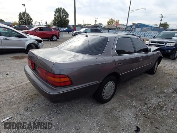 ✅ 1991 Lexus LS • VIN: JT8UF11E4M0079354 • Лот: 43546927. Опубликован ранее на IAAI с пробегом 104 573 миль. Бесплатный доступ к архиву аукционных продаж из США и подробный отчёт об истории автомобиля на DreamBid. Изображение 4.