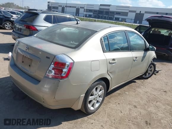 ✅ 2009 Nissan Sentra S FE+ • VIN: 3N1AB61E79L674175 • Lot: 43485832. Wystawiony na IAAI z przebiegiem 138 441 mil. Bezpłatny archiwum sprzedaży aukcyjnych z USA i szczegółowy raport historii pojazdu na DreamBid. Zdjęcie 4.