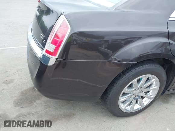 ✅ 2012 Chrysler 300 C • VIN: 2C3CCAET5CH188208 • Lot: 42389254. Listed on IAAI with 115,016 mi. Free auction sales archive from the USA and detailed vehicle history report at DreamBid. Image 6.