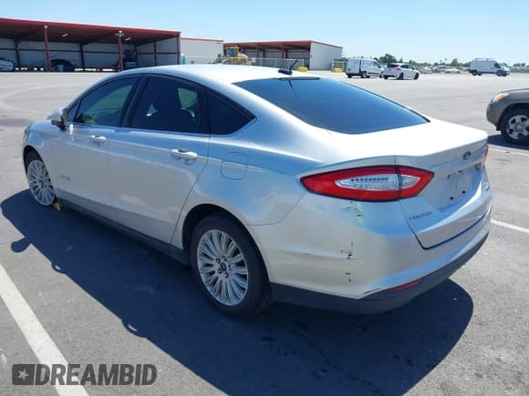 ✅ 2016 Ford Fusion S Hybrid • VIN: 3FA6P0UU5GR342983 • Лот: 42302440. Опубликован ранее на IAAI с пробегом 141 830 миль. Бесплатный доступ к архиву аукционных продаж из США и подробный отчёт об истории автомобиля на DreamBid. Изображение 3.
