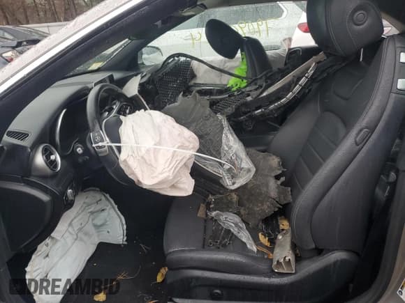 ✅ 2019 Mercedes-Benz C 300 • VIN: WDDWK8DB0KF847749 • Lot: 79090924. Wystawiony na Copart z przebiegiem Nie podano. Bezpłatny archiwum sprzedaży aukcyjnych z USA i szczegółowy raport historii pojazdu na DreamBid. Zdjęcie 7.