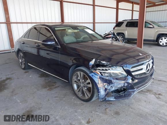 ✅ 2016 Mercedes-Benz C 300 • VIN: 55SWF4JB7GU148494 • Lot: 42554710. Wystawiony na IAAI z przebiegiem 136 882 mil. Bezpłatny archiwum sprzedaży aukcyjnych z USA i szczegółowy raport historii pojazdu na DreamBid. Zdjęcie 1.