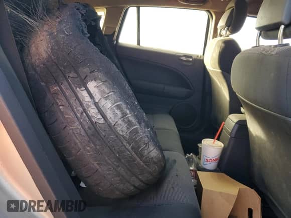 2011 Dodge Caliber Heat с VIN 1B3CB5HA7BD168250, выставлен на аукционе Copart как лот 76483304 с пробегом Не указан миль и На запчасти • Non repairable. История ставок и продаж доступна на DreamBid. Изображение 11.