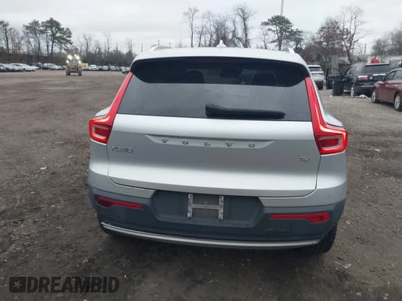 ✅ 2019 Volvo XC40 Momentum • VIN: YV4AC2HK4K2061210 • Lot: 43802149. Wystawiony na IAAI z przebiegiem 96 057 mil. Bezpłatny archiwum sprzedaży aukcyjnych z USA i szczegółowy raport historii pojazdu na DreamBid. Zdjęcie 16.