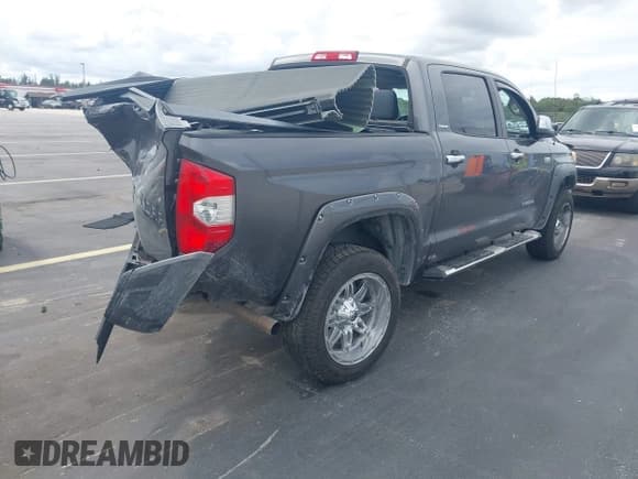 ✅ 2018 Toyota Tundra SR5 • VIN: 5TFHW5F19JX774917 • Lot: 43469707. Wystawiony na IAAI z przebiegiem 88 393 mil. Bezpłatny archiwum sprzedaży aukcyjnych z USA i szczegółowy raport historii pojazdu na DreamBid. Zdjęcie 4.