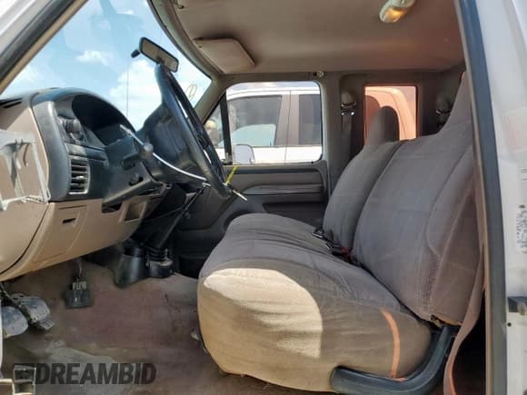 ✅ 1996 Ford F-150 S • VIN: 1FTEX15Y8TKA49851 • Lot: 64691835. Wystawiony na Copart z przebiegiem 297 520 mil. Bezpłatny archiwum sprzedaży aukcyjnych z USA i szczegółowy raport historii pojazdu na DreamBid. Zdjęcie 7.