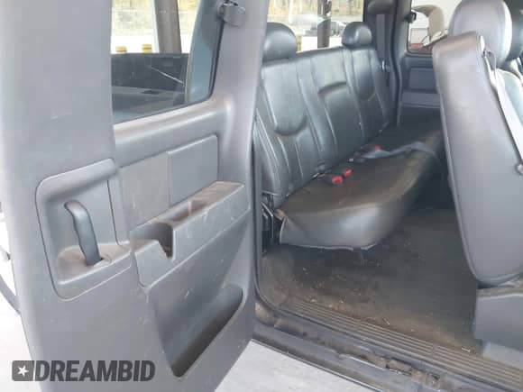 ✅ 2005 Chevrolet Silverado 1500 LS • VIN: 2GCEC19T851358412 • Lot: 43306552. Wystawiony na IAAI z przebiegiem 288 244 mil mil. Skorzystaj z bezpłatnego archiwum sprzedaży aukcyjnych z USA i zobacz szczegółowy raport historii pojazdu na DreamBid. Zdjęcie 8.