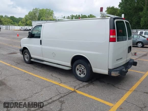 ✅ 2015 GMC Savana Cargo • VIN: 1GTW7FCF2F1903407 • Lot: 42632742. Listed on IAAI with 206,874 mi. Free auction sales archive from the USA and detailed vehicle history report at DreamBid. Image 3.