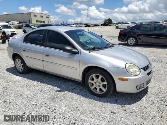 2004 Dodge Neon SXT z VIN 1B3ES56C74D576697, wystawiony jako Copart lot #61158795 z przebiegiem 225 717 mil mil oraz Szkoda całkowita • Salvage title. Historia ofert i sprzedaży dostępna na DreamBid. Obrazek 4.