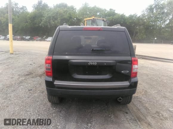 ✅ 2017 Jeep Patriot Sport • VIN: 1C4NJPBA5HD189718 • Lot: 42144139. Listed on IAAI with 48,094 mi. Free auction sales archive from the USA and detailed vehicle history report at DreamBid. Image 16.