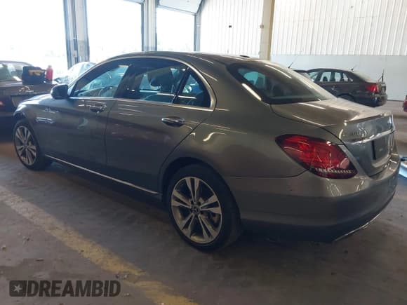 ✅ 2019 Mercedes-Benz C 300 • VIN: 55SWF8EB3KU301575 • Lot: 42616717. Wystawiony na IAAI z przebiegiem 92 366 mil. Bezpłatny archiwum sprzedaży aukcyjnych z USA i szczegółowy raport historii pojazdu na DreamBid. Zdjęcie 3.