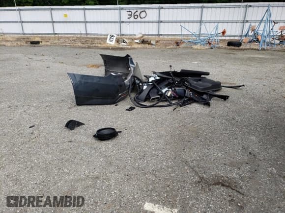 ✅ 2021 Chevrolet Suburban Z71 • VIN: 1GNSKDKD5MR241510 • Lot: 69122714. Wystawiony na Copart z przebiegiem 13 720 mil. Bezpłatny archiwum sprzedaży aukcyjnych z USA i szczegółowy raport historii pojazdu na DreamBid. Zdjęcie 15.