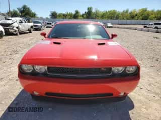 2013 Dodge Challenger R/T Plus z VIN 2C3CDYBTXDH728759, wystawiony jako Copart lot #73463964 z przebiegiem 138 738 mil mil oraz Szkoda całkowita • Salvage title. Historia ofert i sprzedaży dostępna na DreamBid. Obrazek 5.