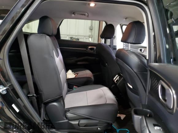 ✅ 2023 Kia Sorento EX • VIN: KNDRHDLGXP5163946 • Lot: 71805935. Wystawiony na Copart z przebiegiem 42 041 mil. Bezpłatny archiwum sprzedaży aukcyjnych z USA i szczegółowy raport historii pojazdu na DreamBid. Zdjęcie 11.