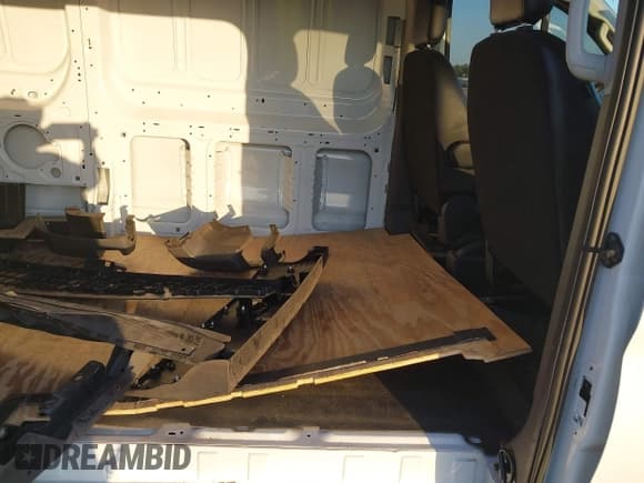 ✅ 2020 Ford Transit Cargo • VIN: 1FTBR1Y81LKB45460 • Lot: 41496961. Wystawiony na IAAI z przebiegiem 45 534 mil. Bezpłatny archiwum sprzedaży aukcyjnych z USA i szczegółowy raport historii pojazdu na DreamBid. Zdjęcie 8.