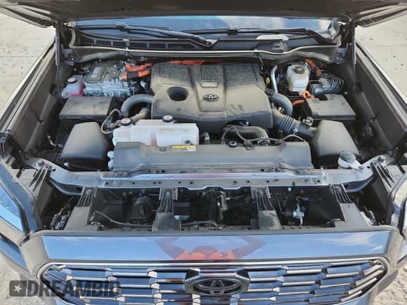 ✅ 2024 Toyota Sequoia Limited • VIN: 7SVAAABA7RX035464 • Lot: 82376985. Listed on Copart with 19,342 mi. Free auction sales archive from the USA and detailed vehicle history report at DreamBid. Image 12.