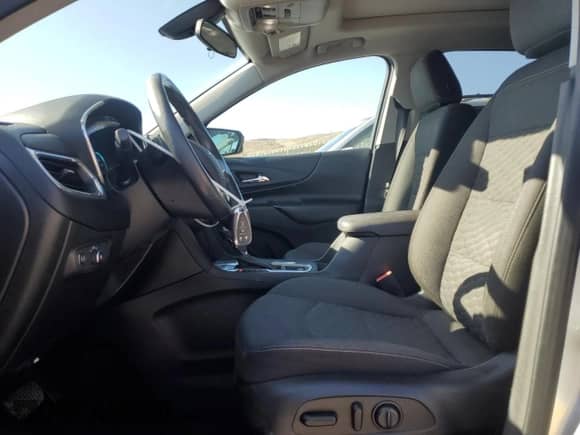 2018 Chevrolet Equinox LT z VIN 3GNAXUEU3JS632124, wystawiony jako Copart lot #52608845 z przebiegiem 66 391 mil mil oraz Szkoda całkowita • Salvage title. Historia ofert i sprzedaży dostępna na DreamBid. Obrazek 7.