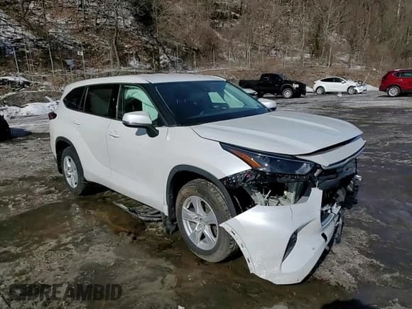 ✅ 2022 Toyota Highlander LE • VIN: 5TDBZRBHXNS251845 • Lot: 45867085. Listed on Copart with 50,472 mi. Free auction sales archive from the USA and detailed vehicle history report at DreamBid. Image 12.