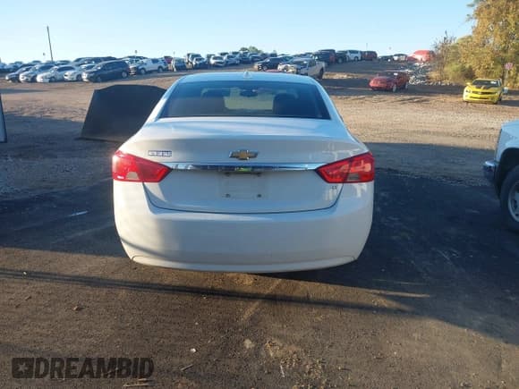 ✅ 2017 Chevrolet Impala LT • VIN: 2G1105SA8H9142176 • Lot: 43580865. Wystawiony na IAAI z przebiegiem 300 615 mil. Bezpłatny archiwum sprzedaży aukcyjnych z USA i szczegółowy raport historii pojazdu na DreamBid. Zdjęcie 16.