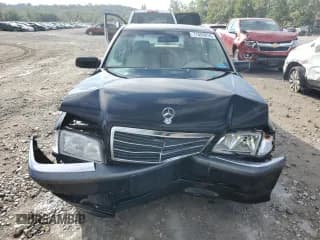 ✅ 1999 Mercedes-Benz C 230/260/280/320 • VIN: WDBHA29G0XA724818 • Lot: 71455614. Wystawiony na Copart z przebiegiem 182 525 mil. Bezpłatny archiwum sprzedaży aukcyjnych z USA i szczegółowy raport historii pojazdu na DreamBid. Zdjęcie 5.
