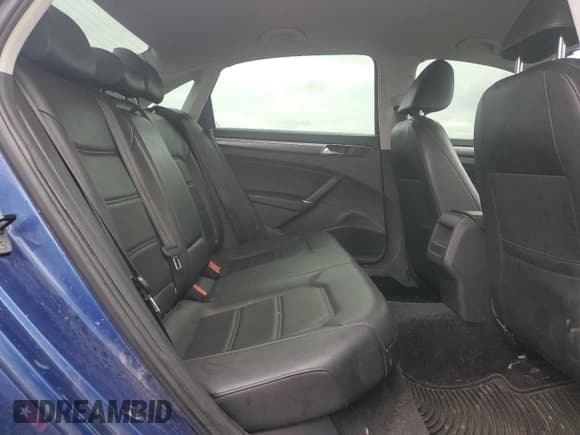 ✅ 2017 Volkswagen Passat R-Line • VIN: 1VWDT7A39HC000435 • Lot: 90877125. Wystawiony na Copart z przebiegiem 137 712 mil. Bezpłatny archiwum sprzedaży aukcyjnych z USA i szczegółowy raport historii pojazdu na DreamBid. Zdjęcie 10.