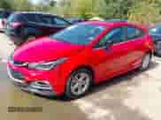 2018 Chevrolet Cruze LT с VIN 3G1BE6SM9JS652308, выставлен на аукционе IAAI как лот 43371513 с пробегом 62 147 миль миль и . История ставок и продаж доступна на DreamBid. Изображение 19.