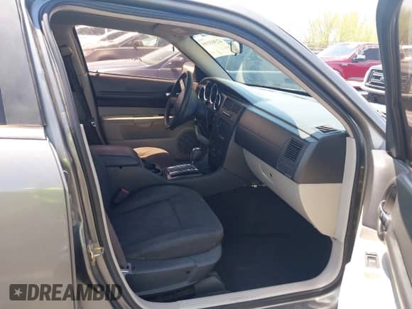 2005 Dodge Magnum SE с VIN 2D4FV48V95H123675, выставлен на аукционе IAAI как лот 42303195 с пробегом Не указан миль и . История ставок и продаж доступна на DreamBid. Изображение 5.