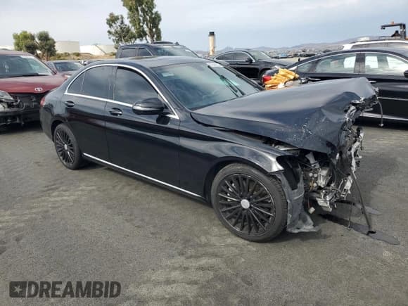 ✅ 2019 Mercedes-Benz C 300 • VIN: 55SWF8DB4KU322386 • Лот: 82644855. Опубликован ранее на Copart с пробегом Не указан. Бесплатный доступ к архиву аукционных продаж из США и подробный отчёт об истории автомобиля на DreamBid. Изображение 4.