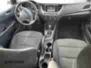 2018 Hyundai Accent SEL z VIN 3KPC24A39JE026905, wystawiony jako Copart lot #43460564 z przebiegiem 120 657 mil mil oraz . Historia ofert i sprzedaży dostępna na DreamBid. Obrazek 8.