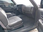 ✅ 1999 Jeep Cherokee SE • VIN: 1J4FF27S1XL610827 • Lot: 41448062. Wystawiony na IAAI z przebiegiem 226 065 mil. Bezpłatny archiwum sprzedaży aukcyjnych z USA i szczegółowy raport historii pojazdu na DreamBid. Zdjęcie 5.