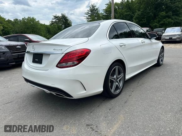 ✅ 2018 Mercedes-Benz C 300 • VIN: WDDWF4KB5JR401867 • Lot: 59432315. Wystawiony na Copart z przebiegiem 115 749 mil. Bezpłatny archiwum sprzedaży aukcyjnych z USA i szczegółowy raport historii pojazdu na DreamBid. Zdjęcie 3.