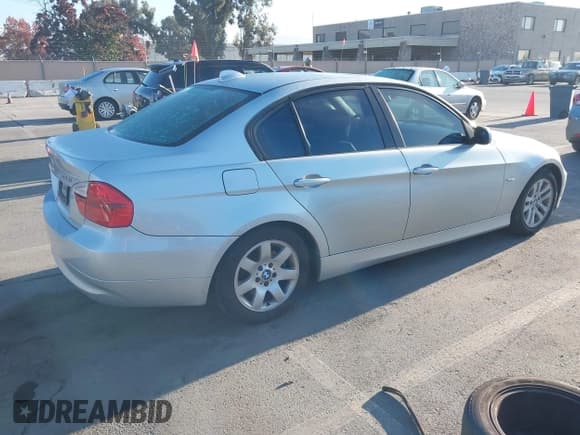 ✅ 2007 BMW 3 Series 328i • VIN: WBAVA33557PG52108 • Lot: 43862224. Wystawiony na IAAI z przebiegiem 244 142 mil. Bezpłatny archiwum sprzedaży aukcyjnych z USA i szczegółowy raport historii pojazdu na DreamBid. Zdjęcie 4.