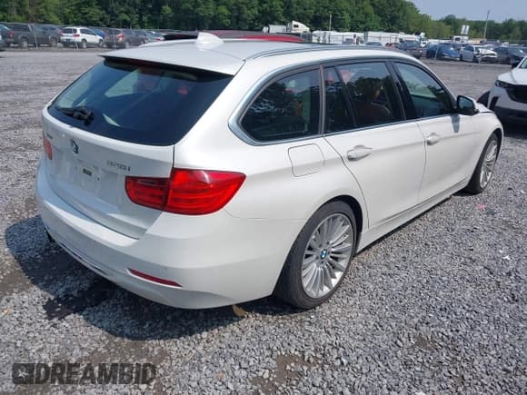 ✅ 2014 BMW 3 Series 328i xDrive • VIN: WBA3G7C54EKN37343 • Лот: 42952623. Опубликован ранее на IAAI с пробегом 85 123 миль. Бесплатный доступ к архиву аукционных продаж из США и подробный отчёт об истории автомобиля на DreamBid. Изображение 4.
