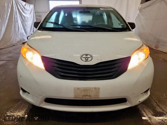✅ 2013 Toyota Sienna L • VIN: 5TDZK3DC6DS349996 • Lot: 92721005. Listed on Copart with 131,682 mi. Free auction sales archive from the USA and detailed vehicle history report at DreamBid. Image 5.