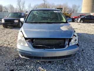 2007 Hyundai Entourage GLS z VIN KNDMC233776012941, wystawiony jako Copart lot #51770505 z przebiegiem 172 633 mil mil oraz Czysty tytuł • Clean title. Historia ofert i sprzedaży dostępna na DreamBid. Obrazek 5.